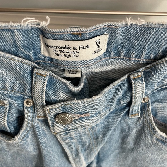Abercrombie The 90s Straight Ultra High Rise Light Wash Jeans Curve Love Size 0R - Picture 6 of 9